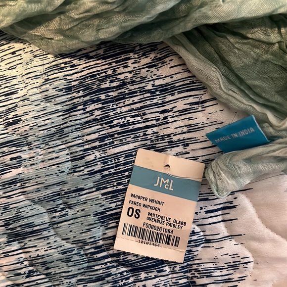 So Versatile Scarf can be worn many ways! - Picture 2 of 3